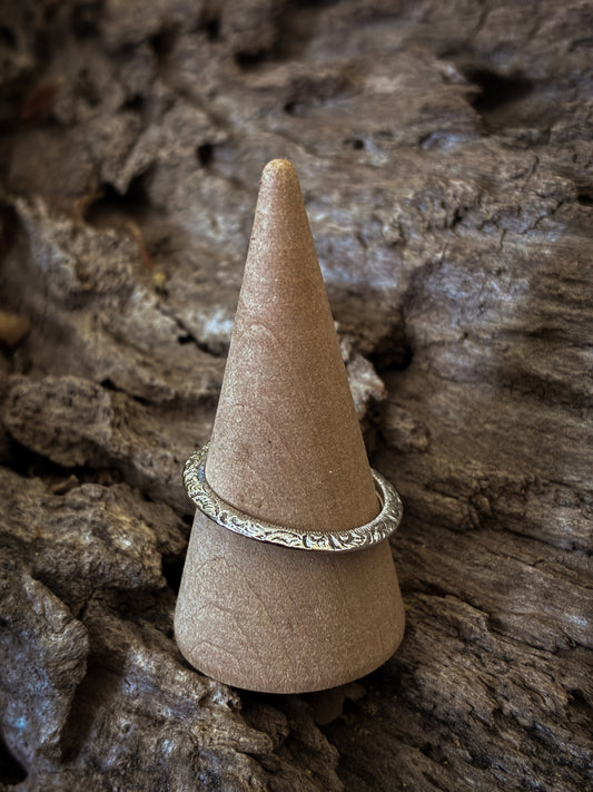 Pointed Floral Pattern Stacker Ring